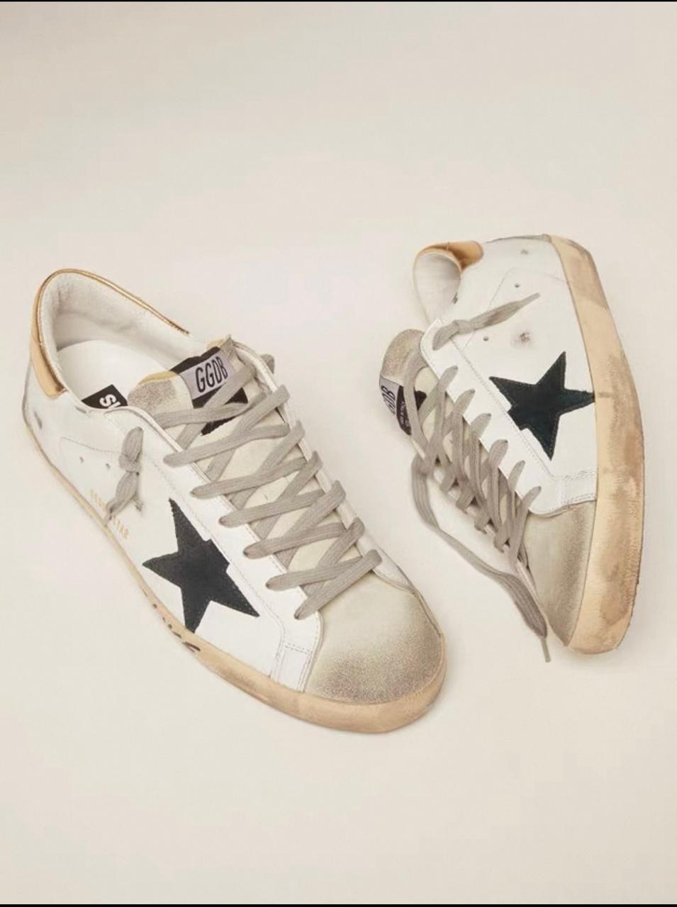 A Super-Star con estrella con estampado cocodrilo y refuerzo del talón dorado