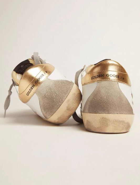 A Super-Star con estrella con estampado cocodrilo y refuerzo del talón dorado